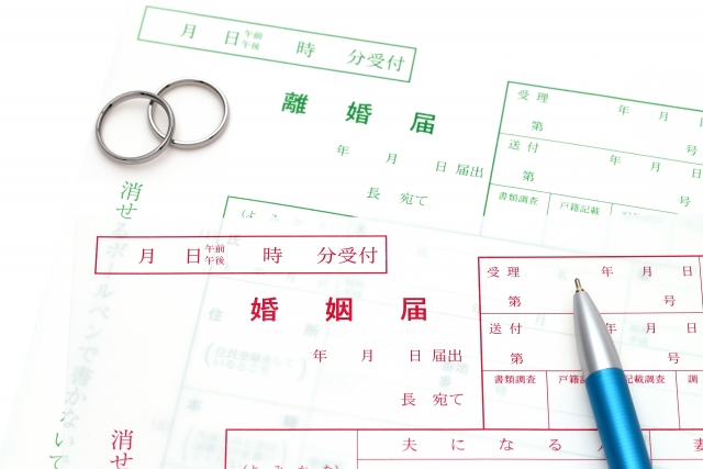 <strong>婚姻届・離婚届の「証人代行」とは｜行政書士が解説</strong>